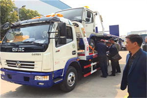 厦门汽车道路救援拖车价格